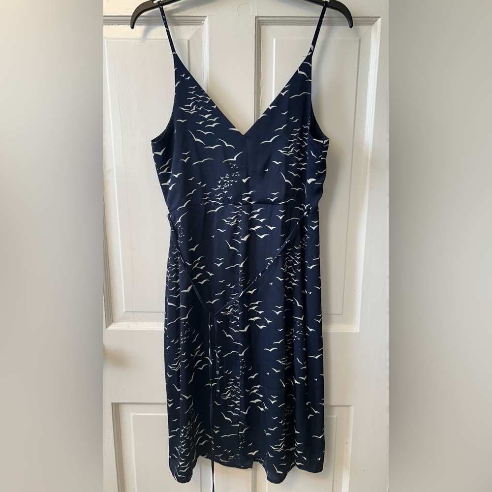 NWT BCBGeneration Wrap Dress in Sz 6 Navy with Bird Print - Picture 2 of 11